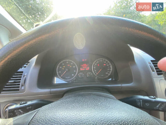 Серый Фольксваген Туран, объемом двигателя 1.6 л и пробегом 201 тыс. км за 8700 $, фото 23 на Automoto.ua