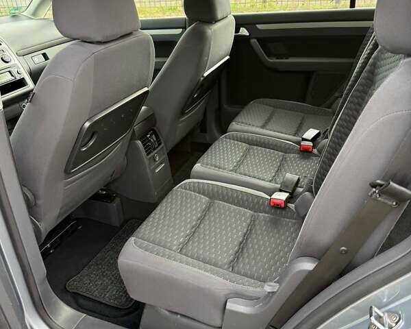 Сірий Фольксваген Туран, об'ємом двигуна 1.4 л та пробігом 202 тис. км за 6800 $, фото 2 на Automoto.ua