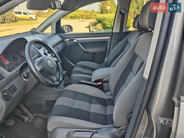 Серый Фольксваген Туран, объемом двигателя 1.9 л и пробегом 298 тыс. км за 7600 $, фото 1 на Automoto.ua