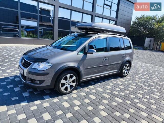 Серый Фольксваген Туран, объемом двигателя 1.9 л и пробегом 310 тыс. км за 7799 $, фото 3 на Automoto.ua