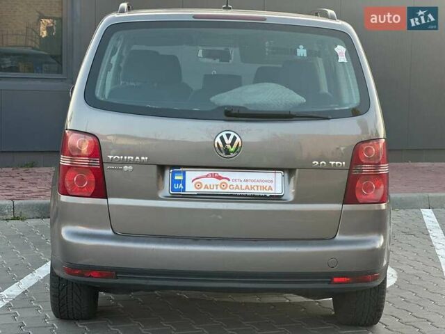 Серый Фольксваген Туран, объемом двигателя 2 л и пробегом 214 тыс. км за 5999 $, фото 5 на Automoto.ua