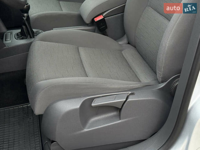 Серый Фольксваген Туран, объемом двигателя 1.6 л и пробегом 174 тыс. км за 7450 $, фото 25 на Automoto.ua