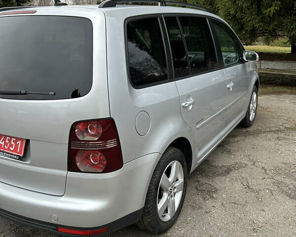 Серый Фольксваген Туран, объемом двигателя 1.6 л и пробегом 221 тыс. км за 8250 $, фото 24 на Automoto.ua