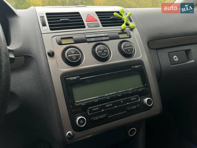 Сірий Фольксваген Туран, об'ємом двигуна 1.4 л та пробігом 197 тис. км за 7600 $, фото 23 на Automoto.ua