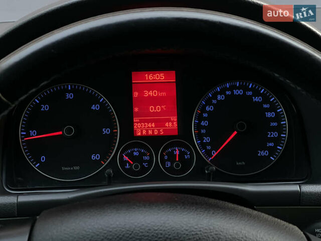 Сірий Фольксваген Туран, об'ємом двигуна 1.9 л та пробігом 203 тис. км за 9800 $, фото 44 на Automoto.ua