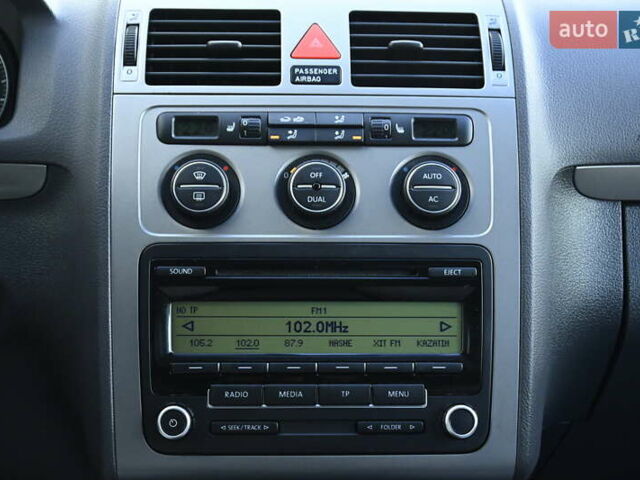 Сірий Фольксваген Туран, об'ємом двигуна 2 л та пробігом 190 тис. км за 9500 $, фото 29 на Automoto.ua