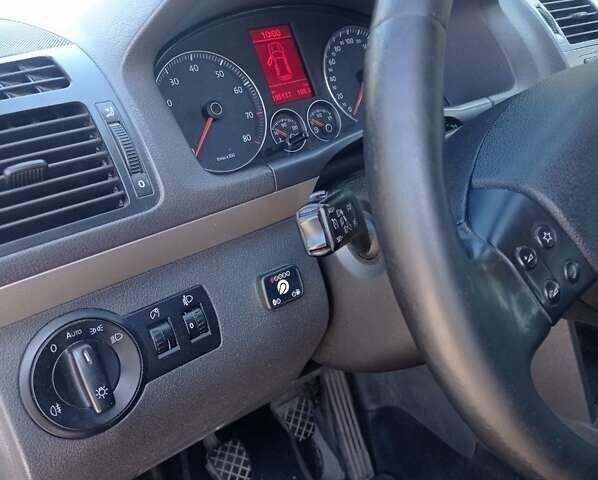 Серый Фольксваген Туран, объемом двигателя 1.6 л и пробегом 195 тыс. км за 8000 $, фото 12 на Automoto.ua