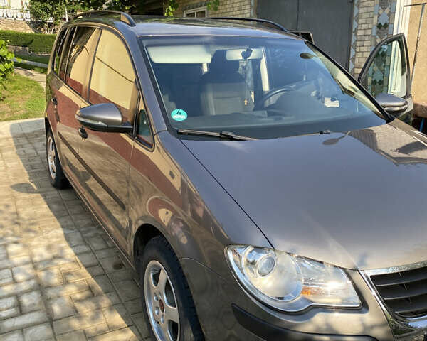 Серый Фольксваген Туран, объемом двигателя 1.6 л и пробегом 201 тыс. км за 8700 $, фото 15 на Automoto.ua