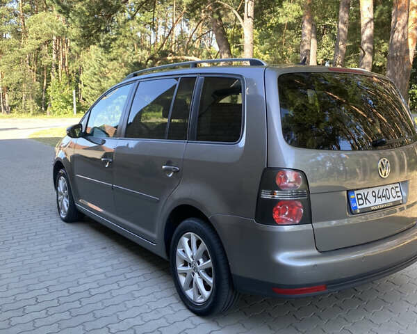 Сірий Фольксваген Туран, об'ємом двигуна 1.9 л та пробігом 238 тис. км за 8750 $, фото 12 на Automoto.ua