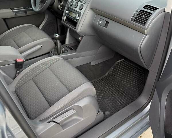 Сірий Фольксваген Туран, об'ємом двигуна 1.4 л та пробігом 202 тис. км за 6800 $, фото 1 на Automoto.ua