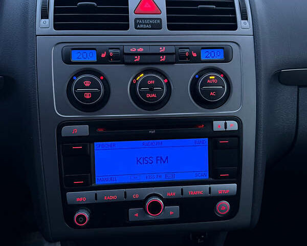 Сірий Фольксваген Туран, об'ємом двигуна 1.6 л та пробігом 212 тис. км за 8499 $, фото 58 на Automoto.ua