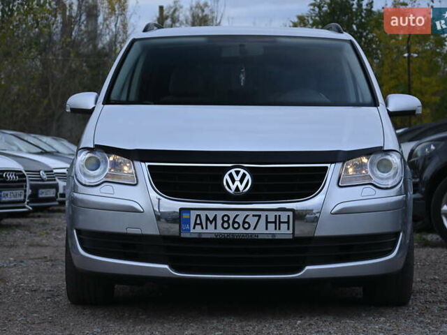 Сірий Фольксваген Туран, об'ємом двигуна 2 л та пробігом 190 тис. км за 9500 $, фото 4 на Automoto.ua