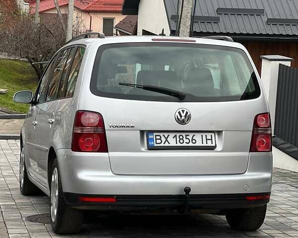 Серый Фольксваген Туран, объемом двигателя 1.6 л и пробегом 198 тыс. км за 8399 $, фото 5 на Automoto.ua