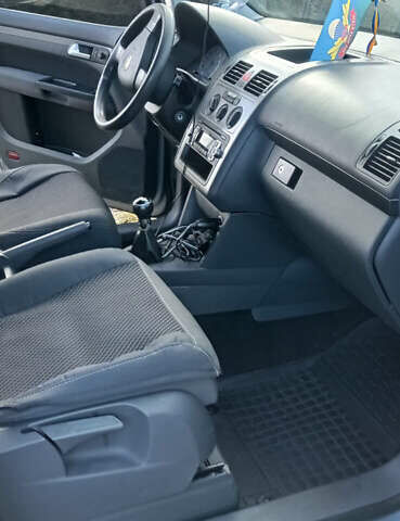 Серый Фольксваген Туран, объемом двигателя 1.6 л и пробегом 251 тыс. км за 6500 $, фото 12 на Automoto.ua