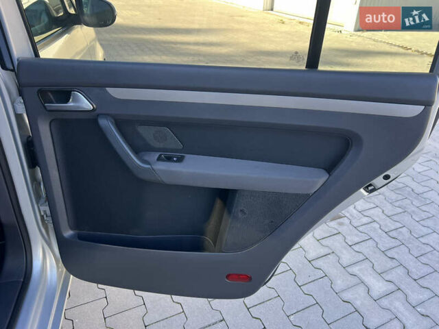 Серый Фольксваген Туран, объемом двигателя 1.4 л и пробегом 235 тыс. км за 7450 $, фото 27 на Automoto.ua