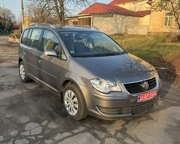 Сірий Фольксваген Туран, об'ємом двигуна 1.6 л та пробігом 191 тис. км за 7700 $, фото 1 на Automoto.ua