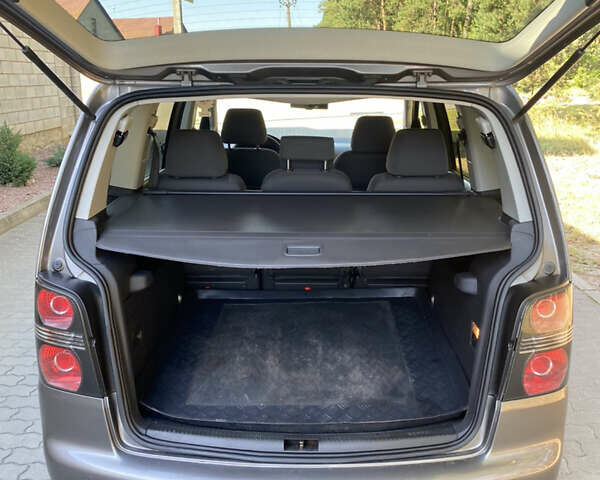 Сірий Фольксваген Туран, об'ємом двигуна 1.9 л та пробігом 238 тис. км за 8750 $, фото 23 на Automoto.ua