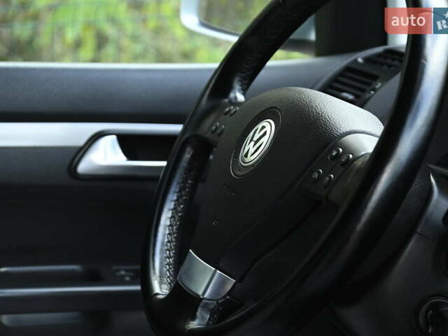 Сірий Фольксваген Туран, об'ємом двигуна 2 л та пробігом 190 тис. км за 9500 $, фото 51 на Automoto.ua