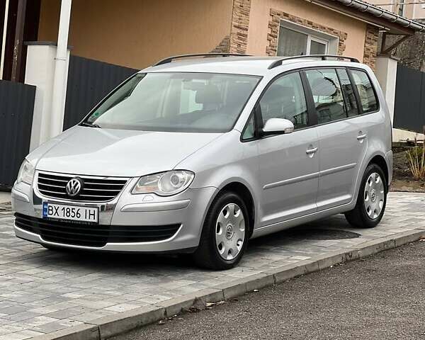 Серый Фольксваген Туран, объемом двигателя 1.6 л и пробегом 198 тыс. км за 8399 $, фото 2 на Automoto.ua