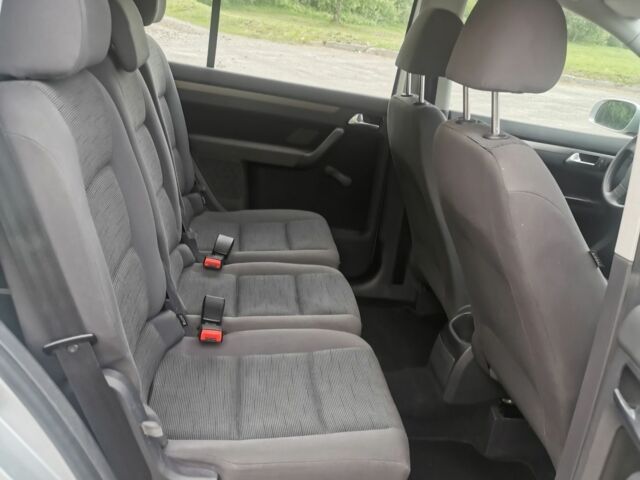 Серый Фольксваген Туран, объемом двигателя 1.6 л и пробегом 190 тыс. км за 5000 $, фото 16 на Automoto.ua