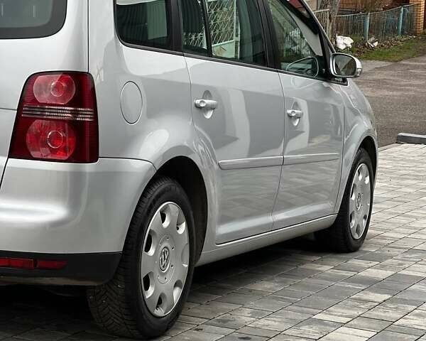 Серый Фольксваген Туран, объемом двигателя 1.6 л и пробегом 198 тыс. км за 8399 $, фото 9 на Automoto.ua