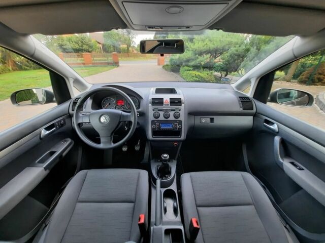 Серый Фольксваген Туран, объемом двигателя 1.6 л и пробегом 130 тыс. км за 7500 $, фото 6 на Automoto.ua