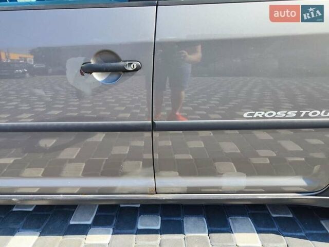 Серый Фольксваген Туран, объемом двигателя 1.9 л и пробегом 310 тыс. км за 7799 $, фото 22 на Automoto.ua