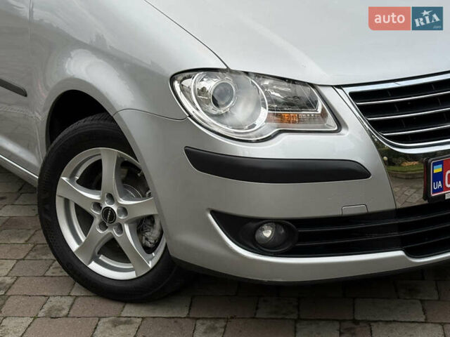 Серый Фольксваген Туран, объемом двигателя 1.6 л и пробегом 174 тыс. км за 7550 $, фото 4 на Automoto.ua