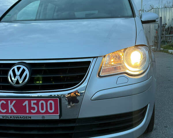 Сірий Фольксваген Туран, об'ємом двигуна 1.6 л та пробігом 212 тис. км за 8499 $, фото 4 на Automoto.ua