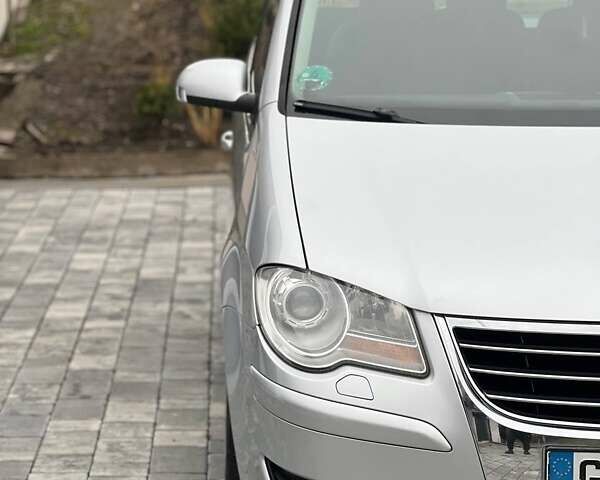 Серый Фольксваген Туран, объемом двигателя 1.6 л и пробегом 198 тыс. км за 8399 $, фото 18 на Automoto.ua