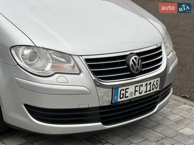 Серый Фольксваген Туран, объемом двигателя 1.6 л и пробегом 198 тыс. км за 8399 $, фото 24 на Automoto.ua