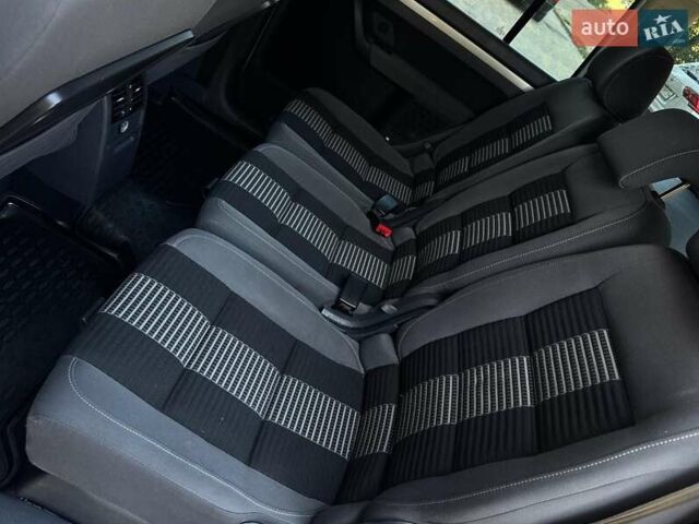 Серый Фольксваген Туран, объемом двигателя 1.6 л и пробегом 278 тыс. км за 8200 $, фото 8 на Automoto.ua