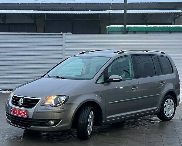 Серый Фольксваген Туран, объемом двигателя 1.4 л и пробегом 174 тыс. км за 6800 $, фото 2 на Automoto.ua