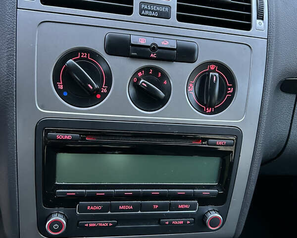 Серый Фольксваген Туран, объемом двигателя 1.6 л и пробегом 225 тыс. км за 8199 $, фото 33 на Automoto.ua