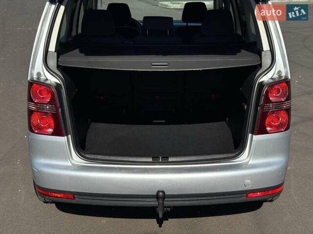 Серый Фольксваген Туран, объемом двигателя 1.6 л и пробегом 278 тыс. км за 8200 $, фото 17 на Automoto.ua