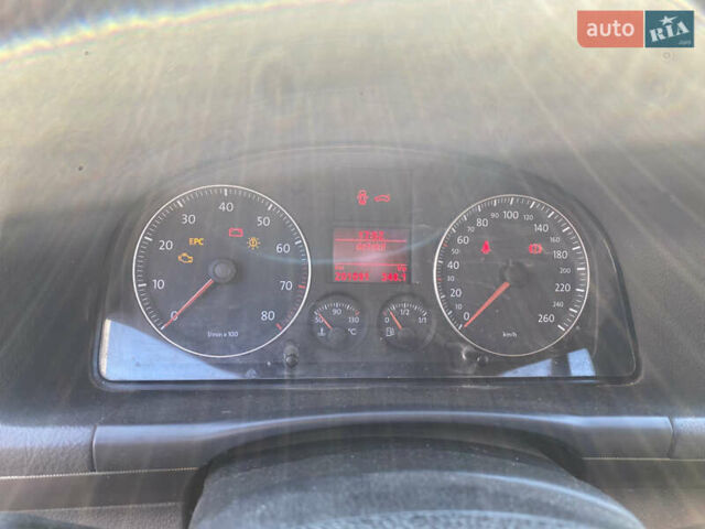 Серый Фольксваген Туран, объемом двигателя 1.6 л и пробегом 201 тыс. км за 8700 $, фото 25 на Automoto.ua