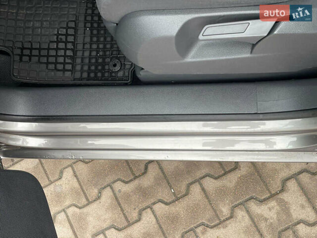 Серый Фольксваген Туран, объемом двигателя 1.6 л и пробегом 196 тыс. км за 8999 $, фото 144 на Automoto.ua