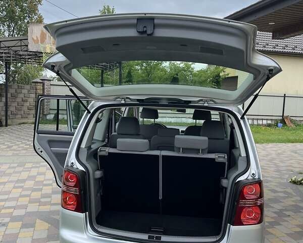 Сірий Фольксваген Туран, об'ємом двигуна 1.39 л та пробігом 204 тис. км за 7100 $, фото 7 на Automoto.ua