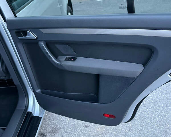 Сірий Фольксваген Туран, об'ємом двигуна 1.6 л та пробігом 212 тис. км за 8499 $, фото 21 на Automoto.ua