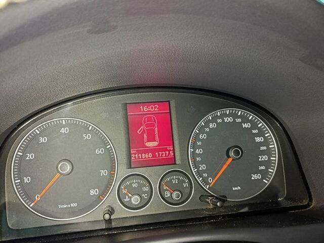 Серый Фольксваген Туран, объемом двигателя 1.4 л и пробегом 211 тыс. км за 9700 $, фото 10 на Automoto.ua