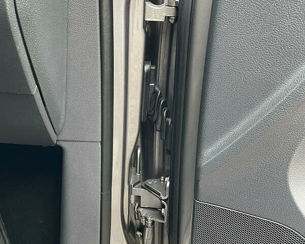 Серый Фольксваген Туран, объемом двигателя 1.6 л и пробегом 196 тыс. км за 8999 $, фото 159 на Automoto.ua