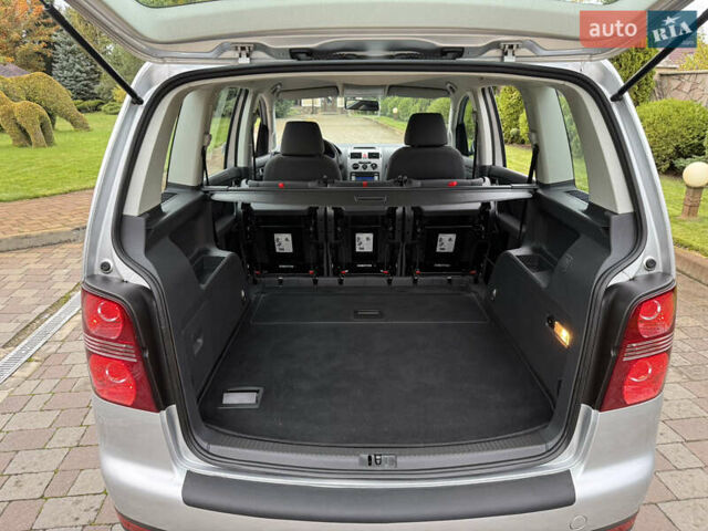 Серый Фольксваген Туран, объемом двигателя 1.6 л и пробегом 174 тыс. км за 7550 $, фото 62 на Automoto.ua