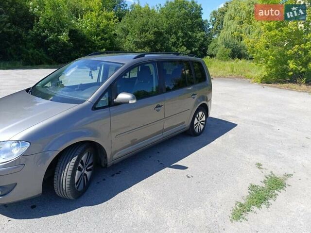 Серый Фольксваген Туран, объемом двигателя 1.9 л и пробегом 237 тыс. км за 7600 $, фото 4 на Automoto.ua