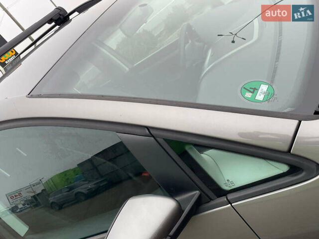 Серый Фольксваген Туран, объемом двигателя 1.6 л и пробегом 196 тыс. км за 8999 $, фото 131 на Automoto.ua