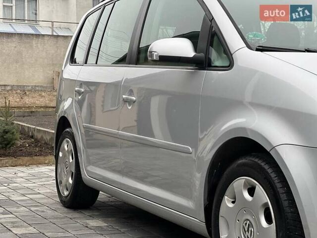 Серый Фольксваген Туран, объемом двигателя 1.6 л и пробегом 198 тыс. км за 8399 $, фото 25 на Automoto.ua