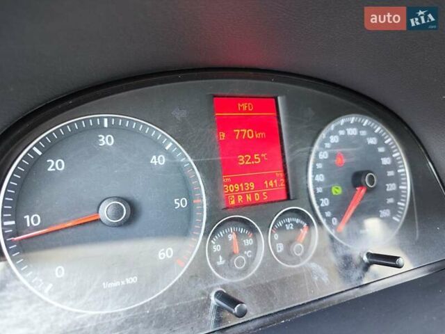 Серый Фольксваген Туран, объемом двигателя 1.9 л и пробегом 310 тыс. км за 7799 $, фото 17 на Automoto.ua