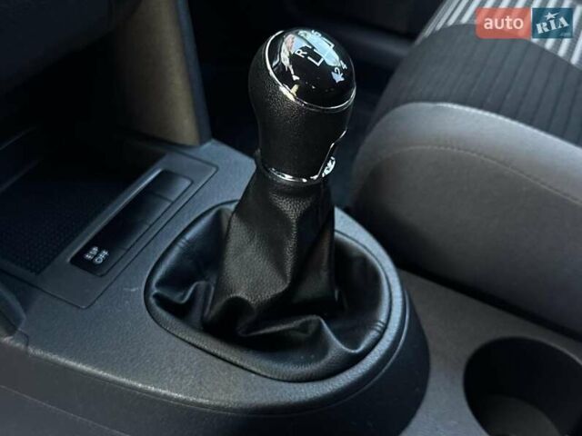 Серый Фольксваген Туран, объемом двигателя 1.6 л и пробегом 278 тыс. км за 8200 $, фото 12 на Automoto.ua