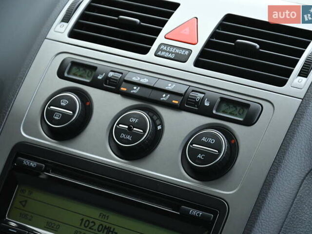 Сірий Фольксваген Туран, об'ємом двигуна 2 л та пробігом 190 тис. км за 9500 $, фото 47 на Automoto.ua