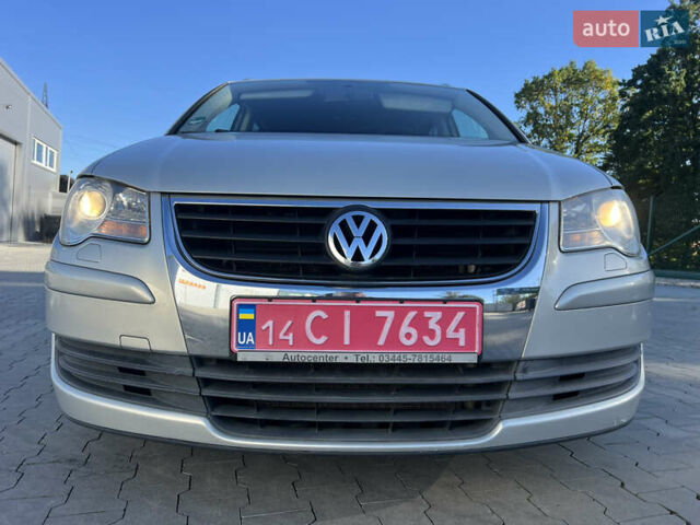 Серый Фольксваген Туран, объемом двигателя 1.4 л и пробегом 235 тыс. км за 7450 $, фото 1 на Automoto.ua