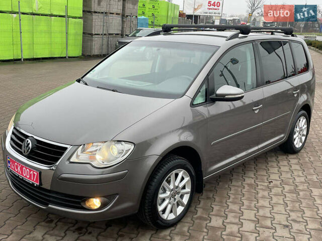 Серый Фольксваген Туран, объемом двигателя 1.6 л и пробегом 196 тыс. км за 8999 $, фото 78 на Automoto.ua